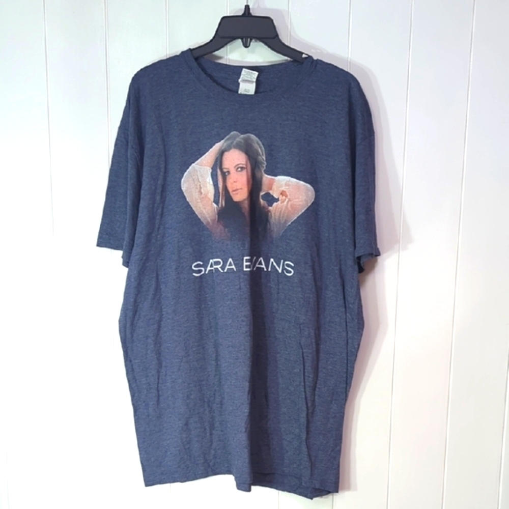 🎀❤️5/$25  Sara Evans Country Graphic T-Shirt with Sara Evans Print